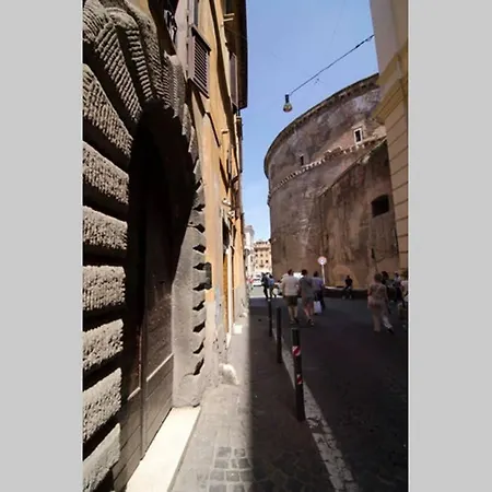 La Casa Di Livia Al Pantheon Rome