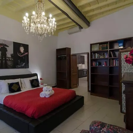 La Casa Di Livia Al Pantheon Rome