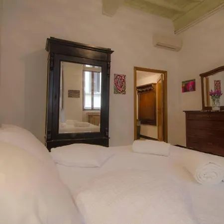 La Casa Di Livia Al Pantheon Rome